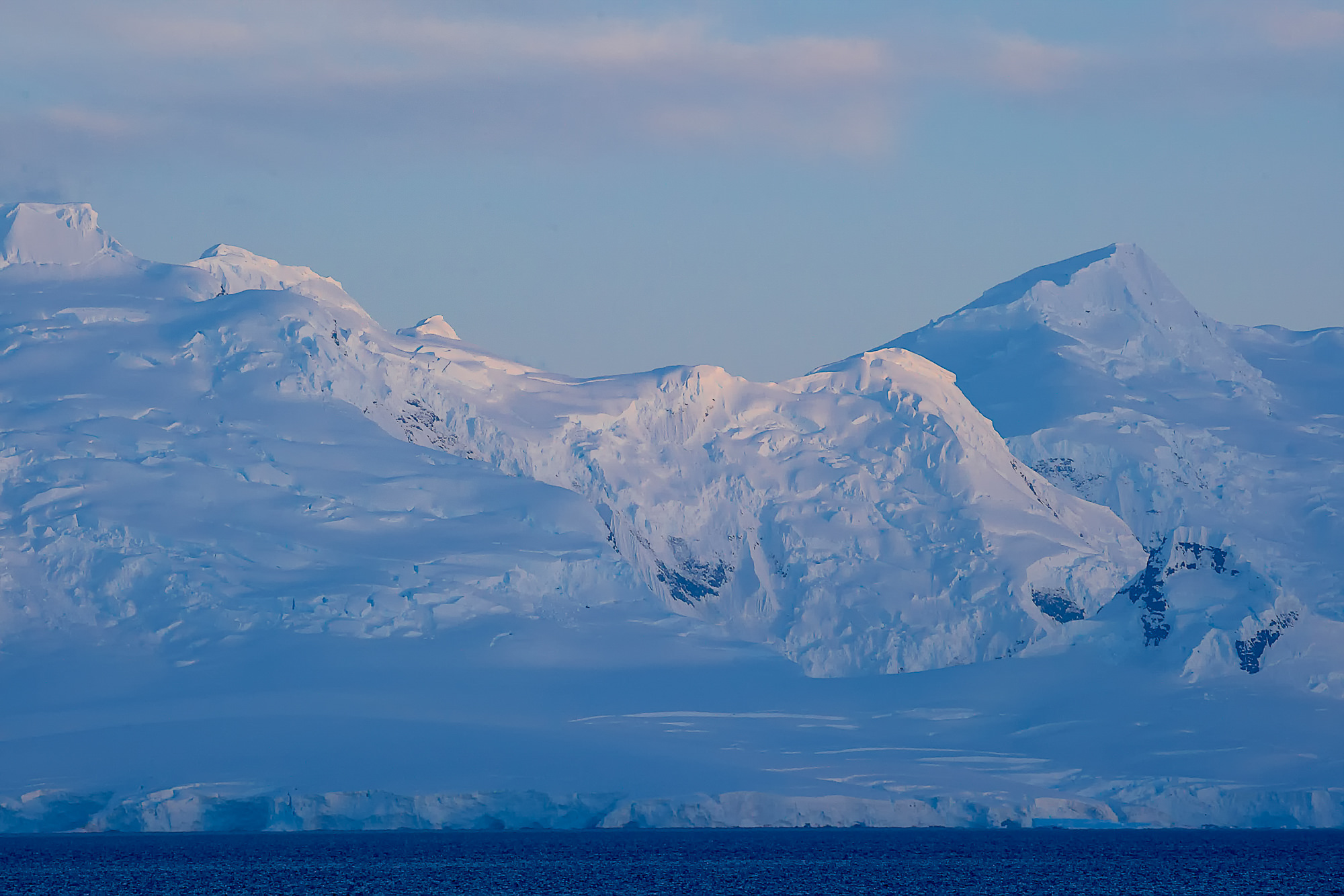 Morgenstimmung vor Ronge Island, Mount Britannia