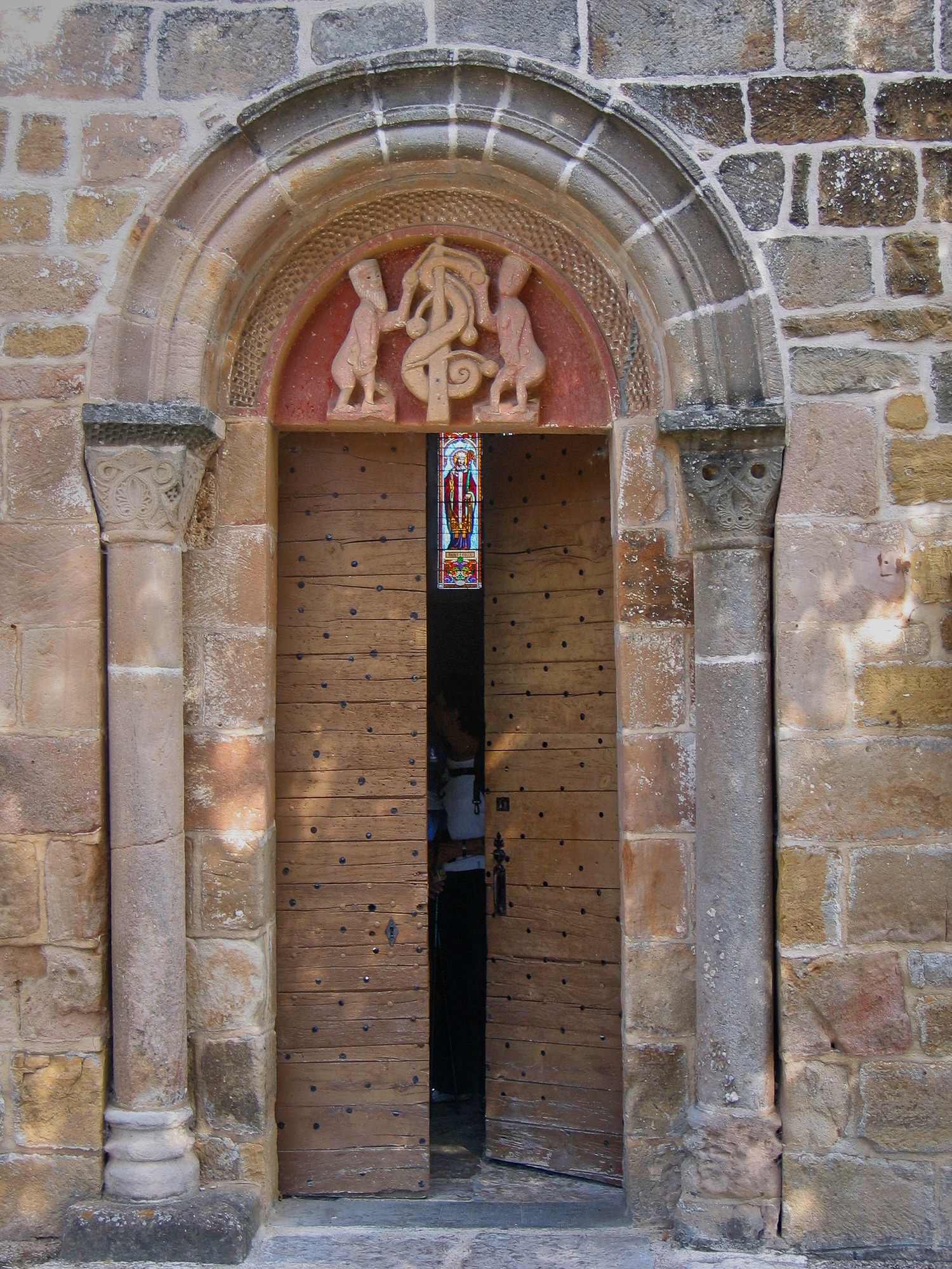 Day 8: Figeac, view into a small chapel