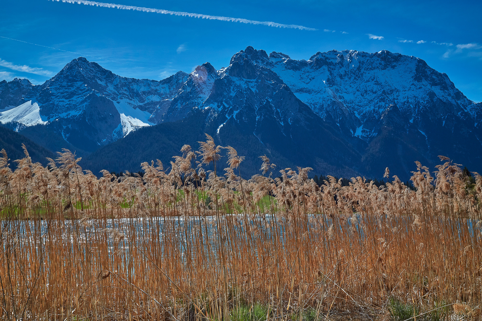 lake Schmalensee in front of the Karwendel mountains near Mittenwald